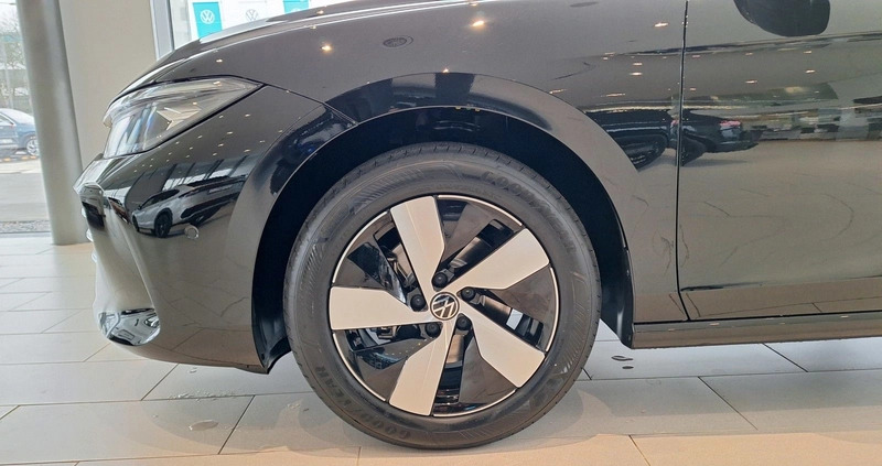 Volkswagen Passat cena 183000 przebieg: 5, rok produkcji 2024 z Chełm małe 277